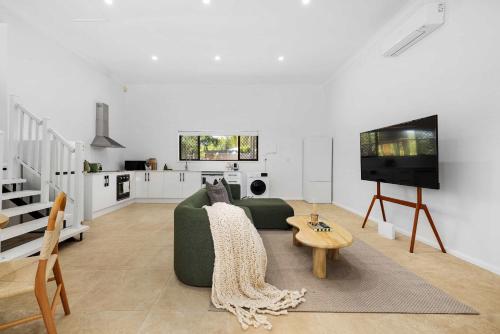 New 2BR GrannyFlat Near Movie World Wet'Wild Pool in Hope Sziget