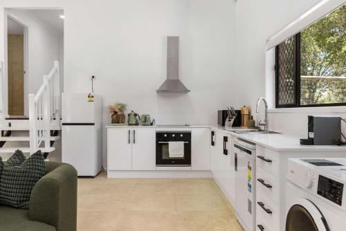 New 2BR GrannyFlat Near Movie World Wet'Wild Pool in Hope Sziget