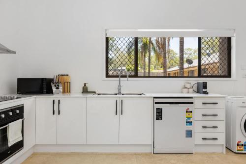 New 2BR GrannyFlat Near Movie World Wet'Wild Pool in Hope Sziget