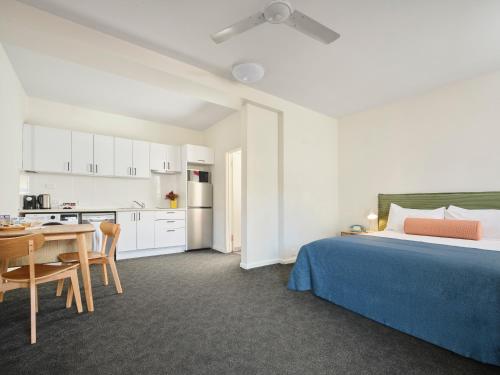 1 double bed