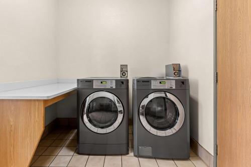 Days Inn & Suites by Wyndham Castle Rock - image 32
