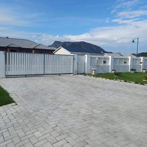 Knight & Sunshine Luxury Flatlet in Van Dyks Bay