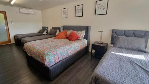 1 double bed, 3 twin beds