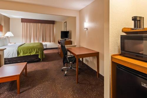 Quality Inn Tomah - image 27