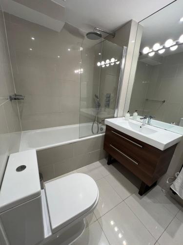 Haven in Central London, easy walk to Museums, London (photo 9)