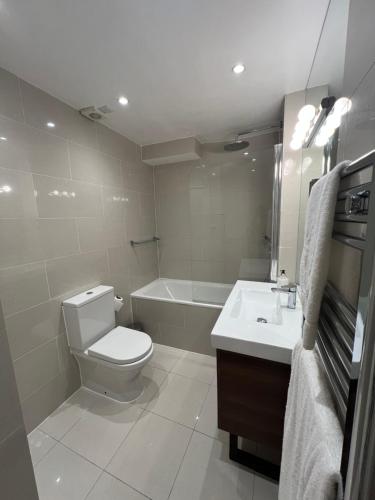 Haven in Central London, easy walk to Museums, London (photo 8)