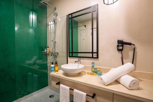 room detail thumbnail 2