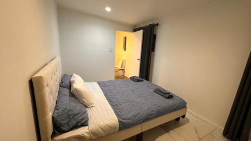 Affordable Private Sleep-Out Room 1 Own Entrance in Sydenham
