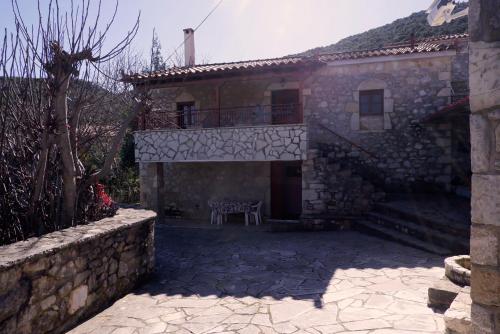 숙소 외관, Traditional village house on Argolis for 6 persons in 네스타니
