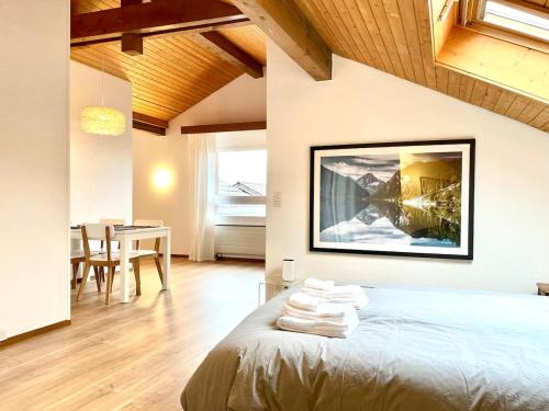 Relaxed Loft Stay Between Lake & Mountains – khách sạn tại Leissigen