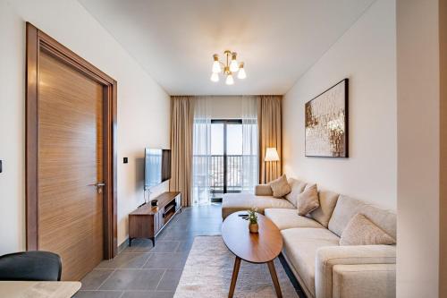 Brand New 1 Bedroom Apartment in Sobha Hartland Dubai – khách sạn tại Nad Al Sheba