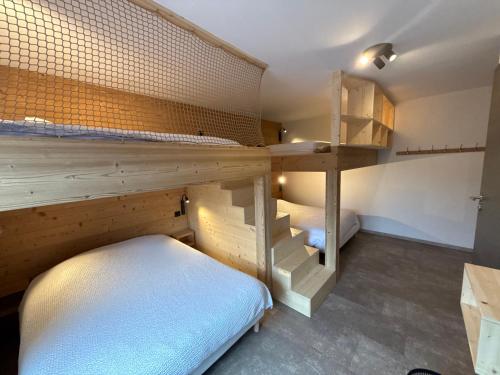 3 double beds, 2 twin beds
