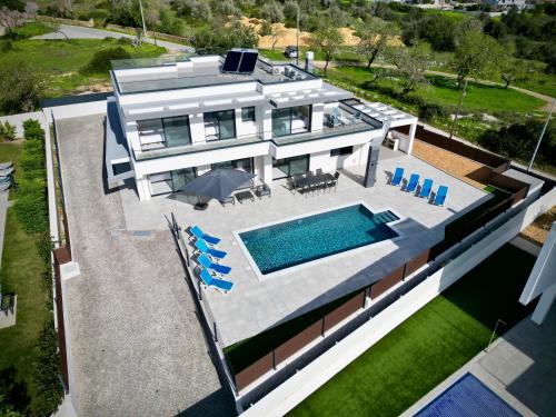 Villa Paraiso - With Private Pool - Armação de Pêra