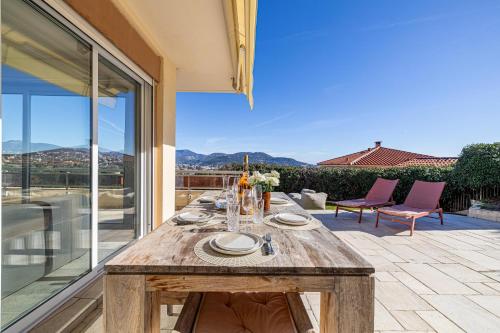 Bay of Angels by ecoflats in La Plana