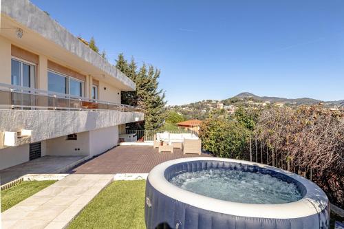 Hot tub, Bay of Angels by ecoflats in La Plana