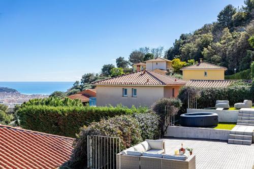 Bay of Angels by ecoflats in La Plana