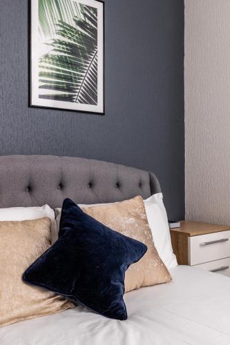 Spacious and Modern 4 Bed Apartment next to Borough Station - image 16