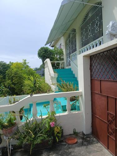 ทัศนียภาพภายนอกโรงแรม, Coral Breeze Guest House in พอร์ต มาเรีย