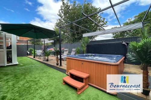 LITTLE GEM by BOURNECOAST - A Spacious Bungalow with a HOT TUB in the Garden - HB10694 gîte à louer Douglas House