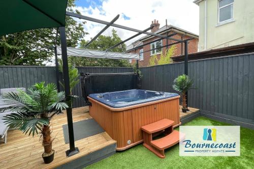 Garden, LITTLE GEM by BOURNECOAST - A Spacious Bungalow with a HOT TUB in the Garden - HB10694 in Boscombe East