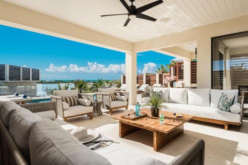 Evie 4BR Modern Villa w Pool Kayaks & Access to Beach – khách sạn tại Chalk Sound