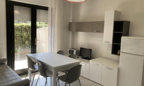  Coastal flat with shared pool in Lignano Sabbiadoro