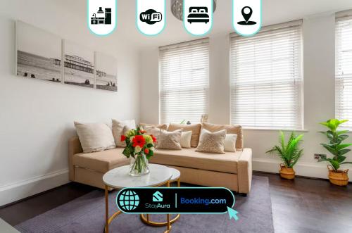3 Large Bedrooms - City Centre! Minutes walk to the Beach By Stay Aura Holiday Lets Brighton & Hove