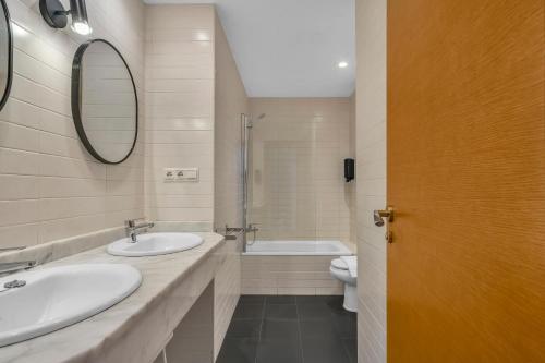 Central Duplex & Terrace Views by ELE Apartments - image 3