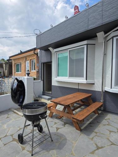 Sokcho Seorak Port Healing House 4 Rooms, 3 Beds Seorak Mt View – khách sạn tại Daepo-dong