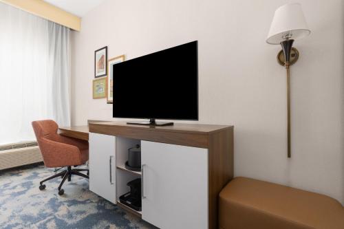 Hampton Inn Frostburg - image 21
