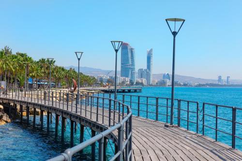 Delphi Court - large 1 bed -sleeps 4, Near sea/beach - free wifi, Limassol