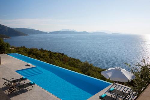 Villa Massalia - Infinity Lap Pool with Majestic Seaview and sea access – khách sạn tại Sivota