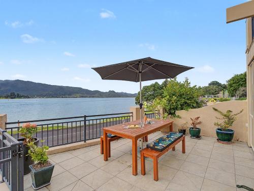 נוף חוץ, Waterfront Bliss - Tairua Holiday Home in טאירואה