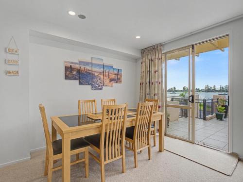 נוף חוץ, Waterfront Bliss - Tairua Holiday Home in טאירואה