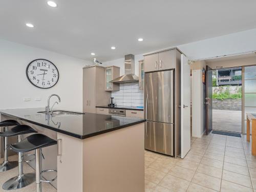 נוף חוץ, Waterfront Bliss - Tairua Holiday Home in טאירואה