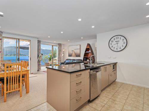 נוף חוץ, Waterfront Bliss - Tairua Holiday Home in טאירואה