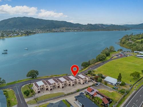 נוף חוץ, Waterfront Bliss - Tairua Holiday Home in טאירואה