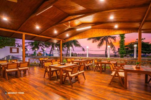ห้องอาหาร, Monkey Tribe Alleppey in อัลเลปเปย