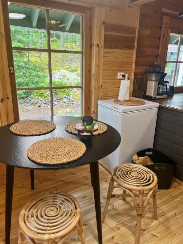 Villa Kapyla - Charming Lakeside Cabin with Sauna in Urjala