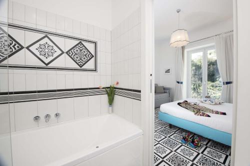 AMORE RENTALS - Villa Costa Incantata - image 8