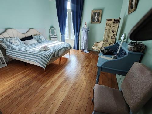 room detail thumbnail 0