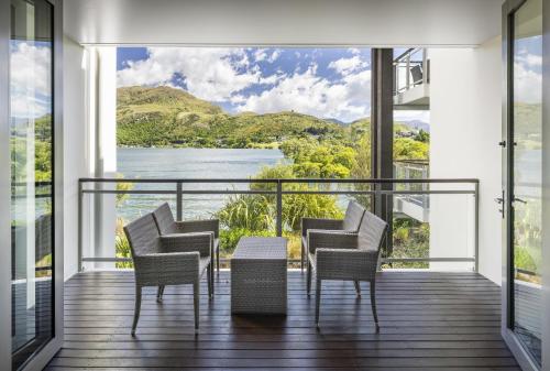 Hilton Queenstown Resort & Spa Room Type - Two-Bedroom Lakeview Apartment with Two Bathrooms