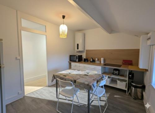 Studio spacieux avec bureau - Calme & Proche Lyon in Irigny