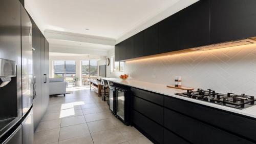 Oprema, Bay Views With A Secluded Bush Backdrop in Hardys Bay