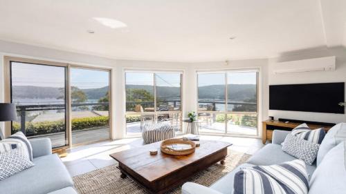 Oprema, Bay Views With A Secluded Bush Backdrop in Hardys Bay