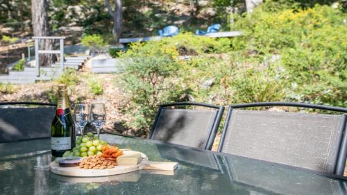 Oprema, Bay Views With A Secluded Bush Backdrop in Hardys Bay