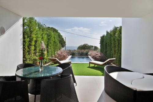 2 bedrooms, 4 beds