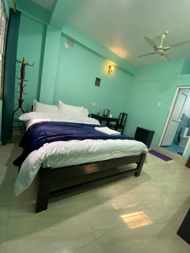 Queen Room