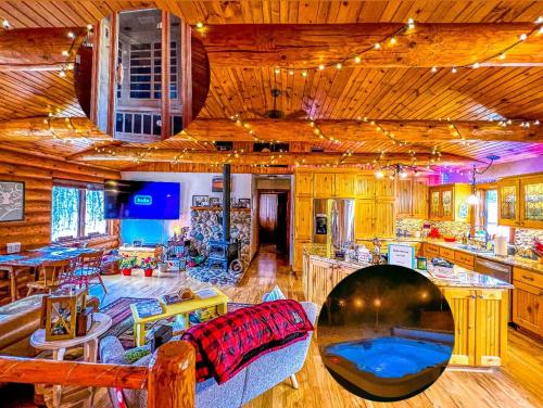 Luxe Spa Cabin: Hot Tub + Sauna + Fire in Delafield