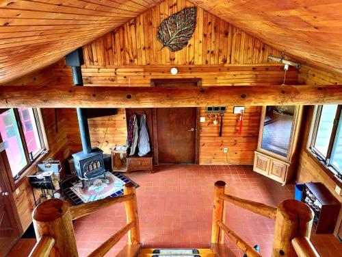 Luxe Spa Cabin: Hot Tub + Sauna + Fire in Delafield